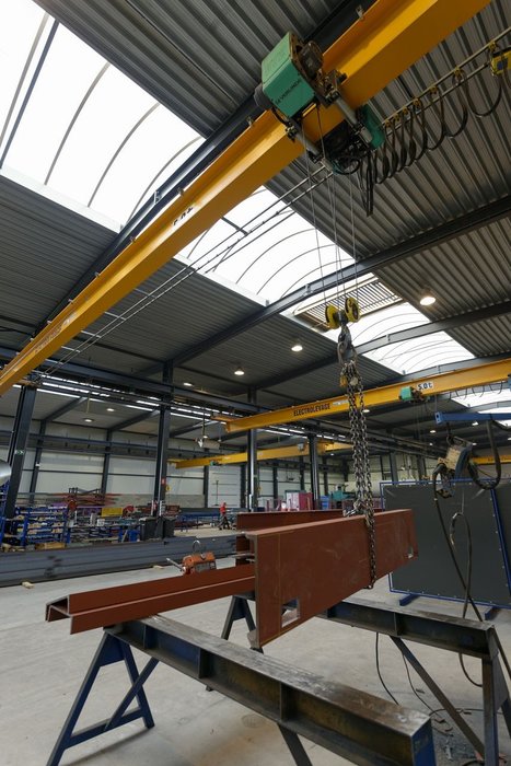 Portaalkranen van Verlinde equiperen alle werkplaatsen van Belgium Metal